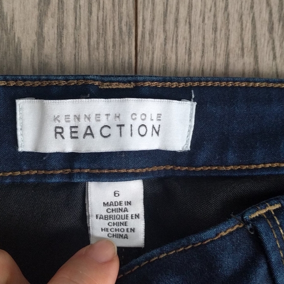 Beautiful crop jeans by Kenneth Cole reaction 🍀 - Picture 6 of 12